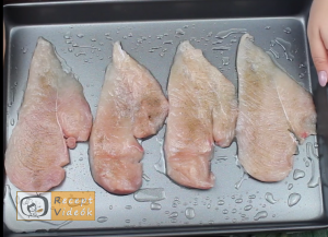 Ananászos-sajtos csirkemell recept, ananászos-sajtos csirkemell elkészítése 2. lépés