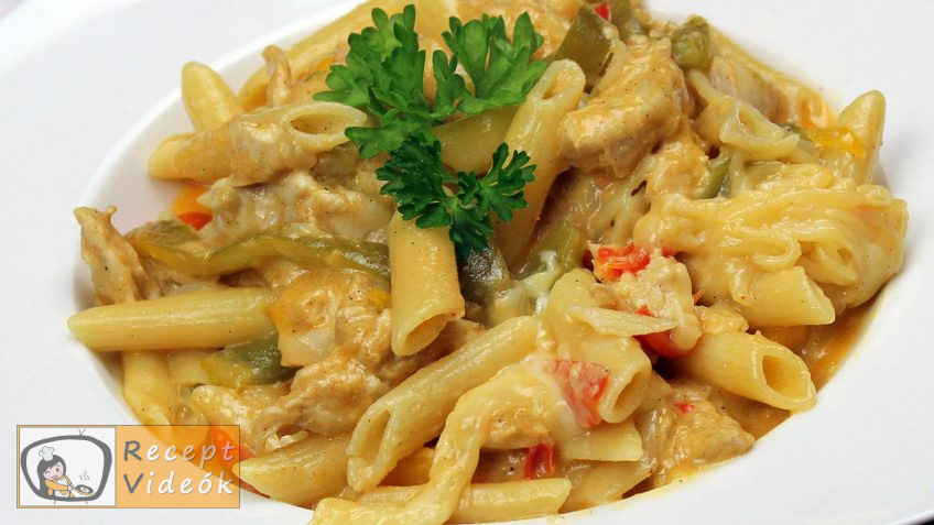 Csirkés zöldséges penne