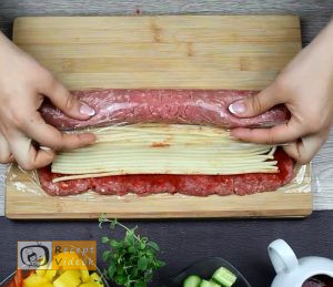 Húsos-makaróni tekercs recept, húsos-makaróni tekercs elkészítése 4. lépés