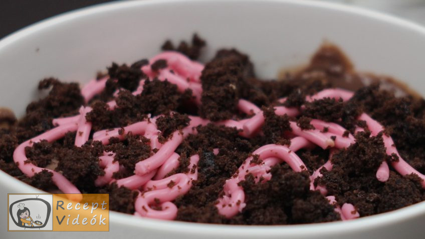 Halloweeni zselégiliszta csokiföldben