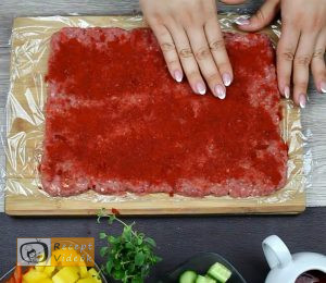 Húsos-makaróni tekercs recept, húsos-makaróni tekercs elkészítése 2. lépés
