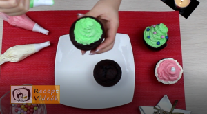 Karácsonyi diy kreatív recept ötletek - karácsonyfa és mikulás sapka muffin 8. lépés