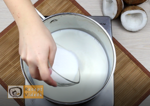 Kókuszbundás kekszszalámi recept, kókuszbundás kekszszalámi elkészítése 3. lépés