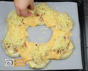  melegszendvics koszorú recept, melegszendvics koszorú elkészítése 5. lépés