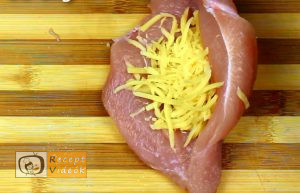 Sajttal töltött paradicsomos csirkemell - Csirkemell receptek elkészítése 2. lépés