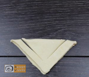 Szilvalekváros papucs recept, szilvalekváros papucs elkészítése 2. lépés