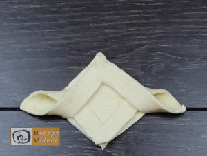 Szilvalekváros papucs recept, szilvalekváros papucs elkészítése 3. lépés