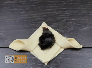 Szilvalekváros papucs recept, szilvalekváros papucs elkészítése 4. lépés