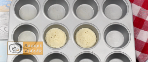 sajtos-baconös tojásmuffin recept, sajtos-baconös tojásmuffin elkészítése 2. lépés