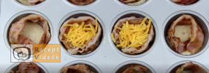 sajtos-baconös tojásmuffin recept, sajtos-baconös tojásmuffin elkészítése 4. lépés