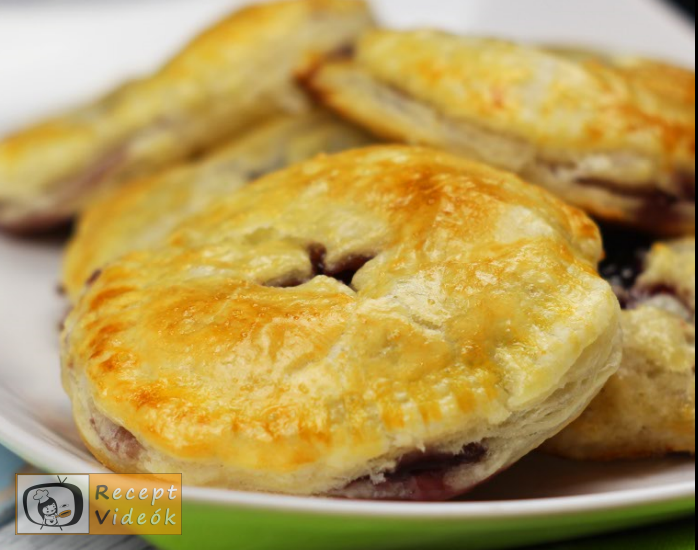 áfonyás-krémsajtos párna recept, áfonyás-krémsajtos párna elkészítése - Recept Videók