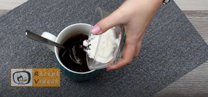  mogyorókrémes bögrés süti recept elkészítése 3. lépés