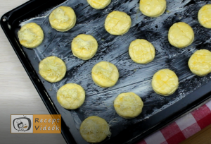 Sajtos pogácsa recept, sajtos pogácsa elkészítése 10. lépés