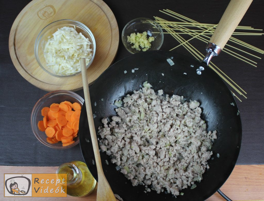 Bolognai spagetti recept, bolognai spagetti elkészítése 2. lépés
