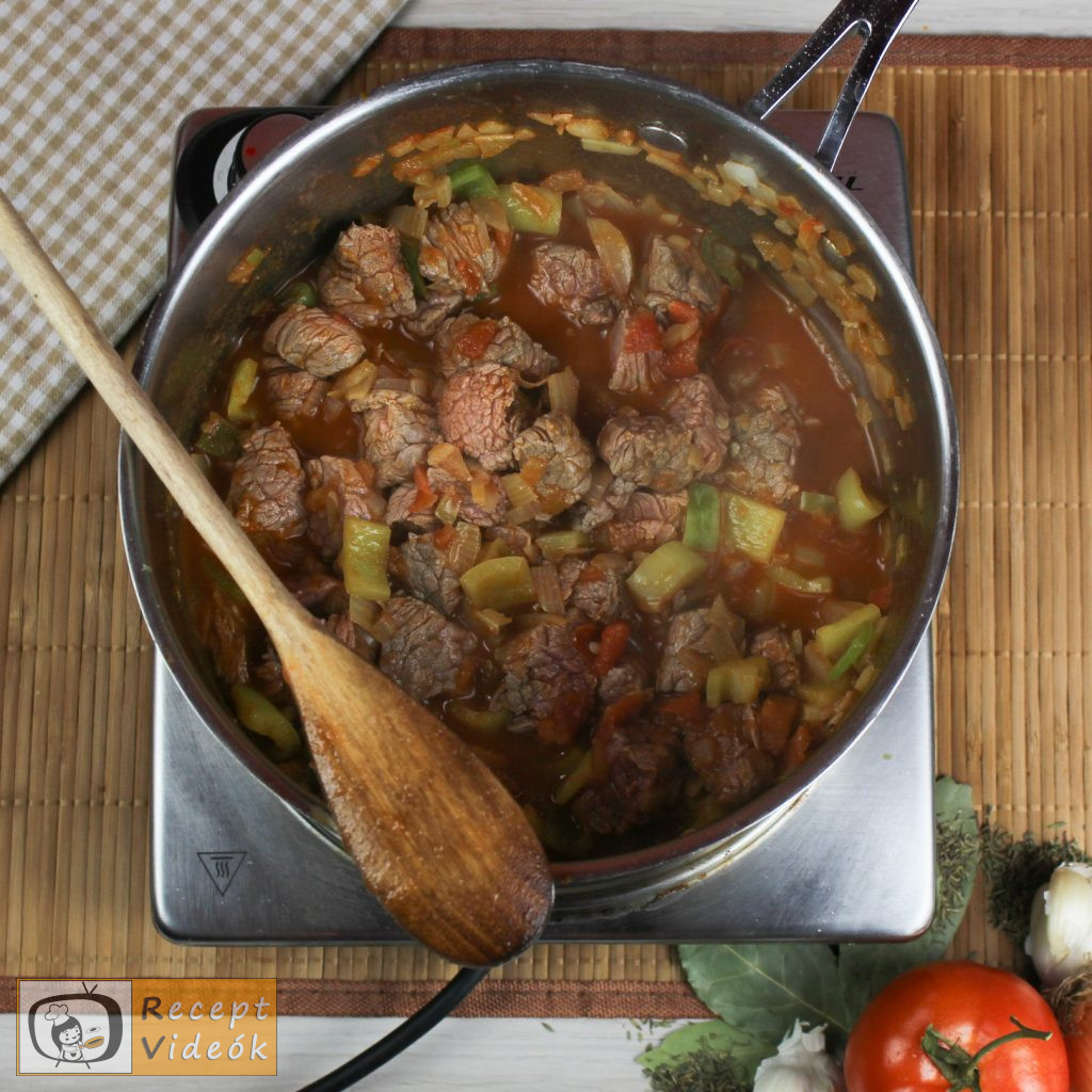 Marhapörkölt recept, marhapörkölt elkészítése 3. lépés