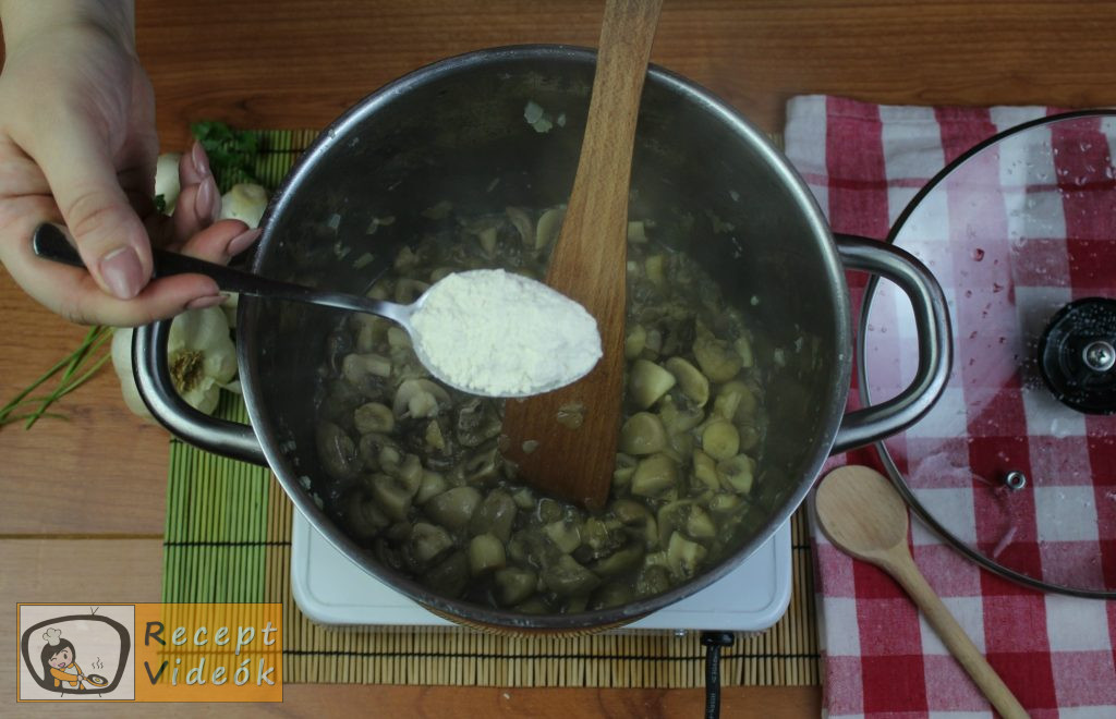 Tejfölös gombapörkölt recept, tejfölös gombapörkölt elkészítése 6. lépés