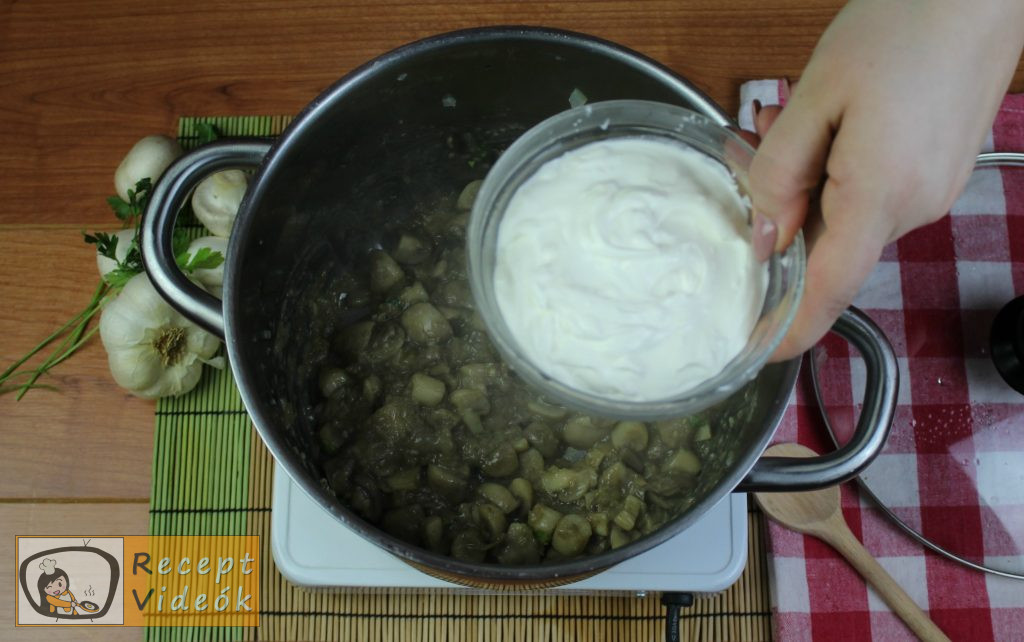 Tejfölös gombapörkölt recept, tejfölös gombapörkölt elkészítése 8. lépés