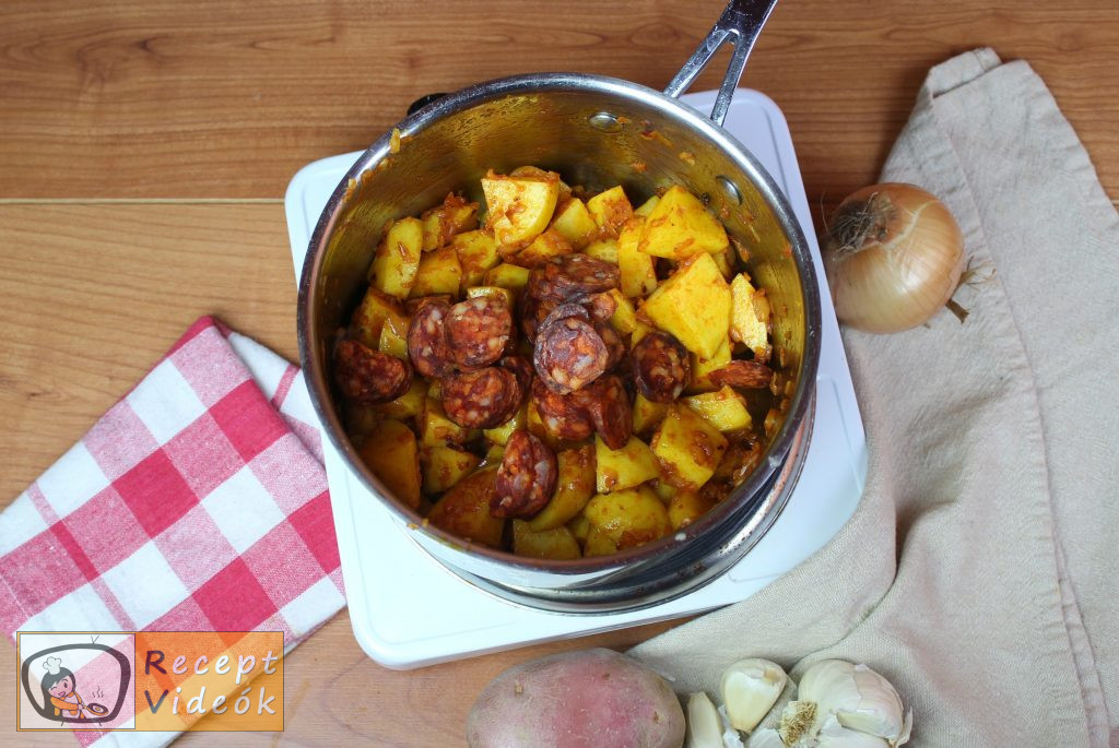 Paprikás krumpli recept, paprikás krumpli elkészítése 4. lépés
