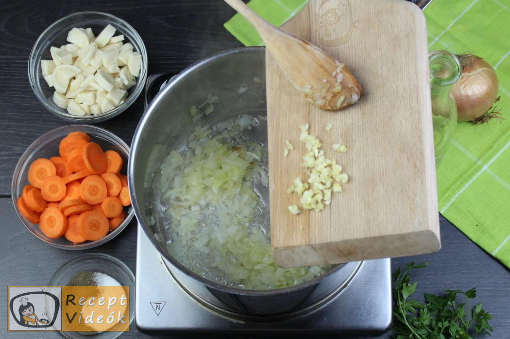 Zöldborsóleves csipetkével recept elkészítése 1. lépés