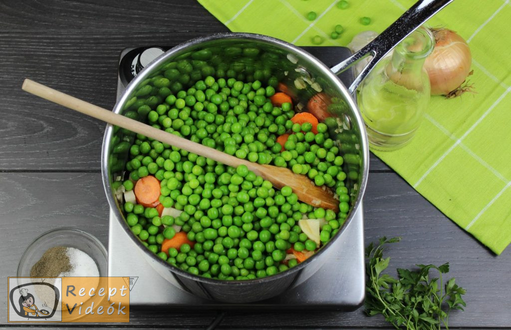 Zöldborsóleves csipetkével recept elkészítése 2. lépés