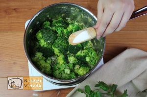 Brokkoli krémleves recept, brokkoli krémleves elkészítése 4. lépés