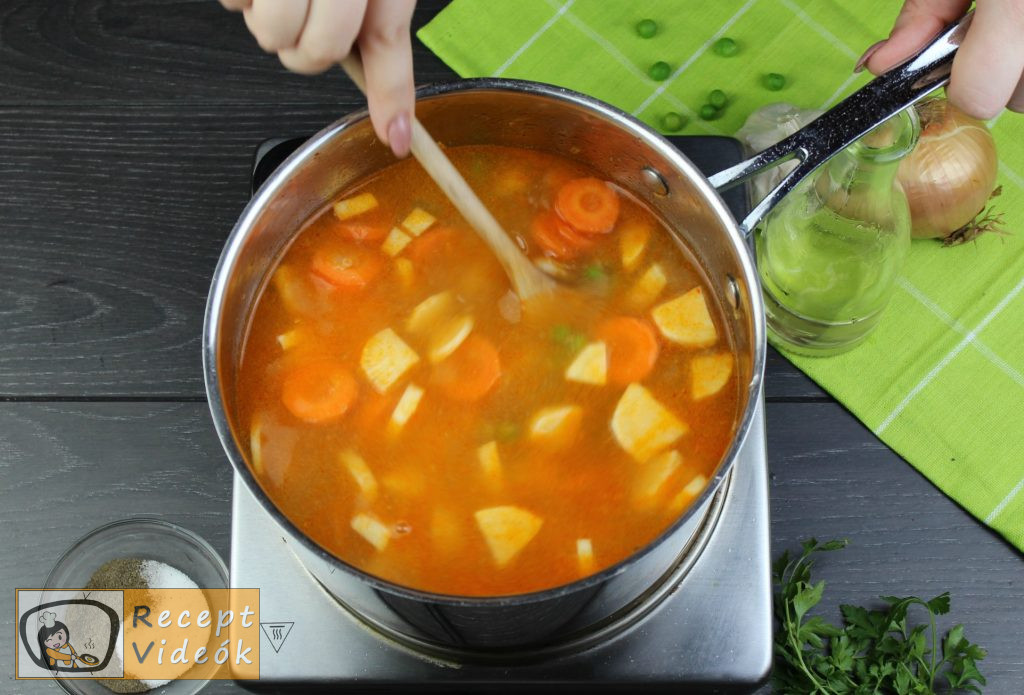 Zöldborsóleves csipetkével recept elkészítése 5. lépés