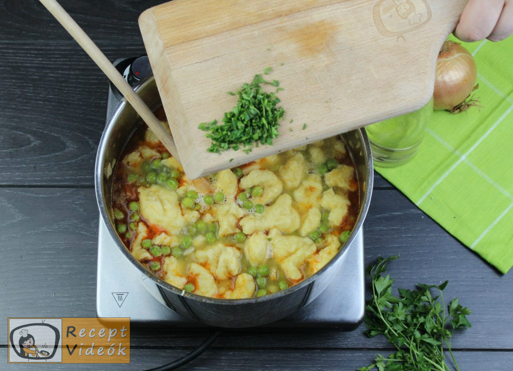 Zöldborsóleves csipetkével recept elkészítése 9. lépés