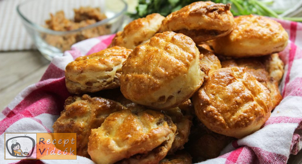 Tepertős pogácsa recept, tepertős pogácsa elkészítése - Recept Videók