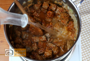 Gulyásleves recept, gulyásleves elkészítése 3. lépés