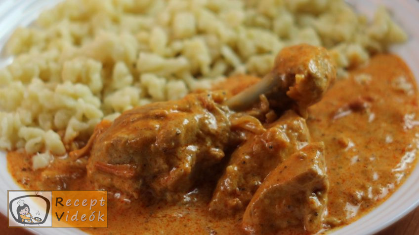 Tejfölös csirkepaprikás