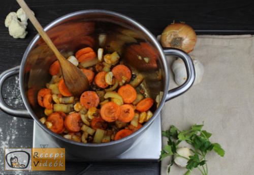 Tejfölös karfiolleves recept, tejfölös karfiolleves elkészítése 3. lépés