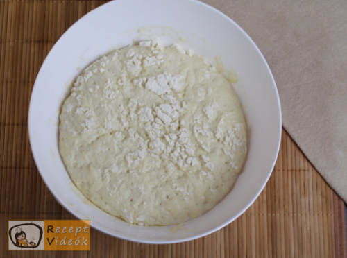 Pizza tészta recept készítése 3. lépés