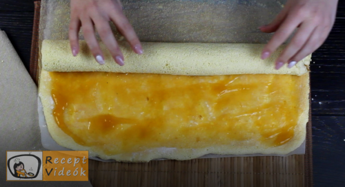 Lekváros piskótatekercs recept, lekváros piskótatekercs elkészítése 7. lépés