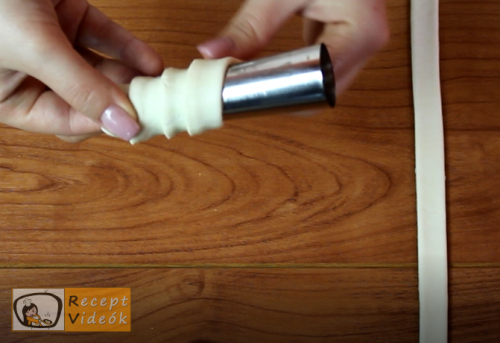 Sajtos roló recept, sajtos roló elkészítése 3. lépés