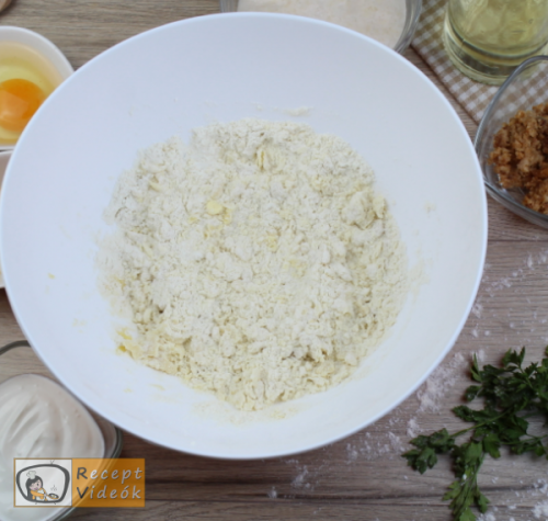 Tepertős pogácsa recept, tepertős pogácsa elkészítése 2. lépés