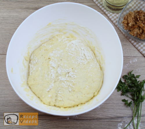 Tepertős pogácsa recept, tepertős pogácsa elkészítése 4. lépés