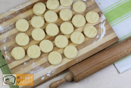 Vajas pogácsa recept, vajas pogácsa elkészítése 6. lépés