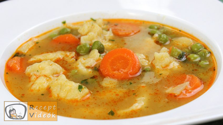 Hagyományos zöldborsóleves csipetkével