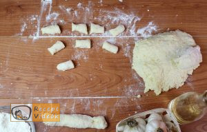 Fokhagymás gnocchi sajtmártással recept, fokhagymás gnocchi sajtmártással elkészítése 3. lépés