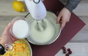 kevert meggyes süti recept, kevert meggyes süti elkészítése 2. lépés