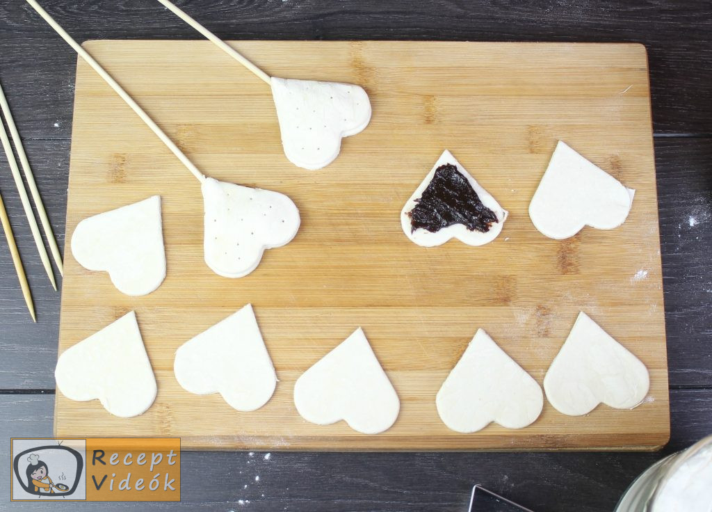 Valentin napi süti recept - lekváros mini szívek elkészítése 3. lépés