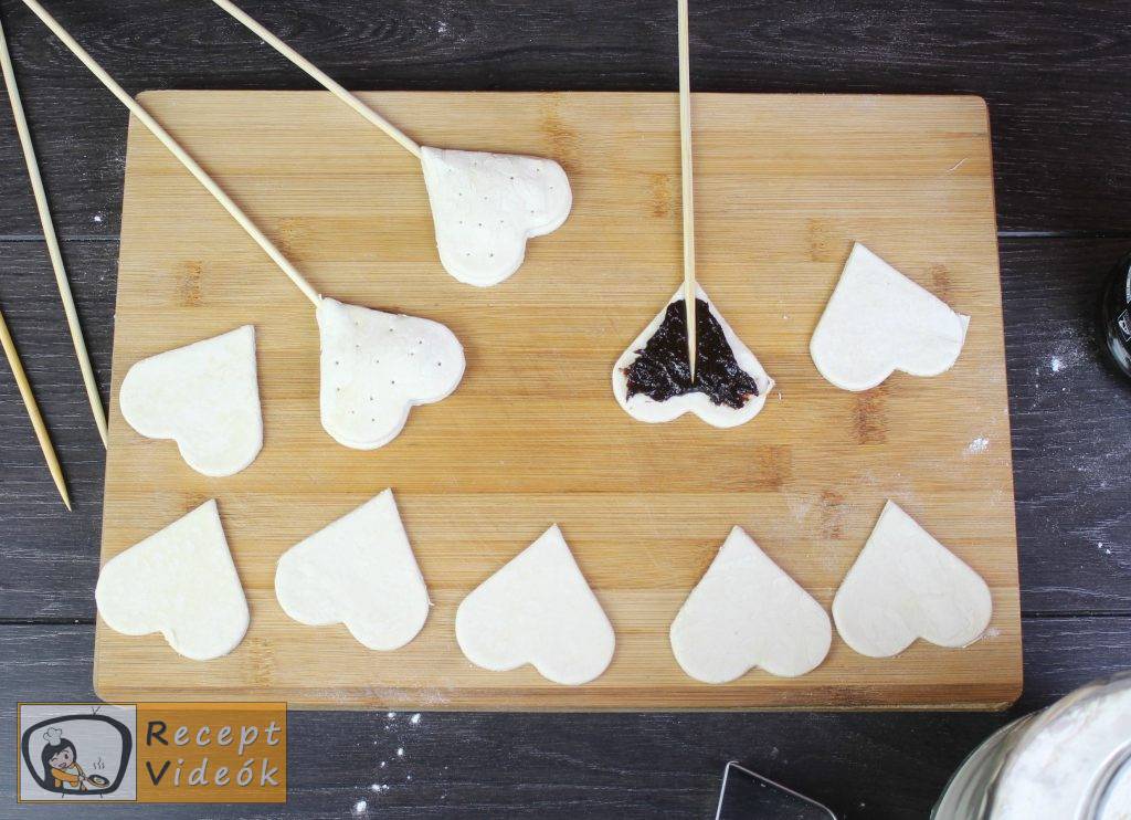 Valentin napi süti recept - lekváros mini szívek elkészítése 4. lépés