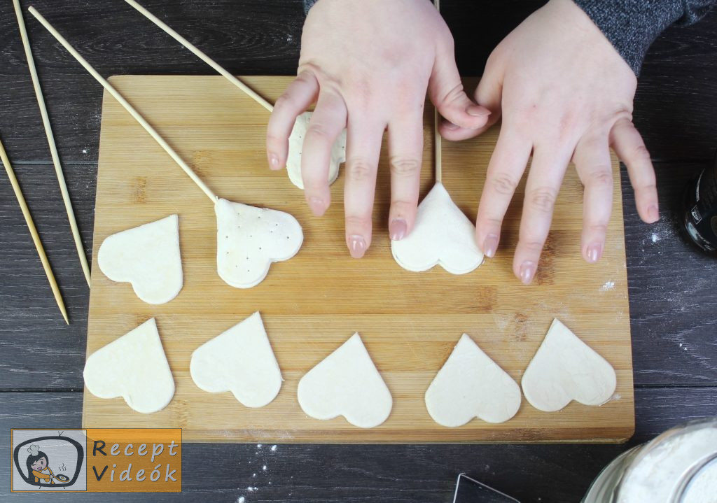 Valentin napi süti recept - lekváros mini szívek elkészítése 5. lépés