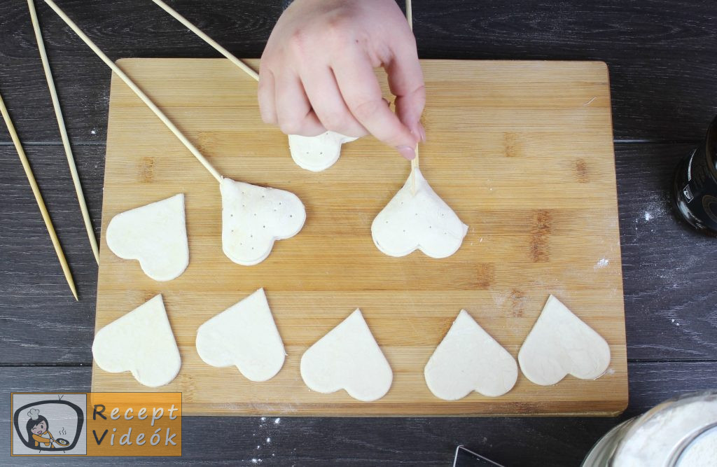 Valentin napi süti recept - lekváros mini szívek elkészítése 6. lépés