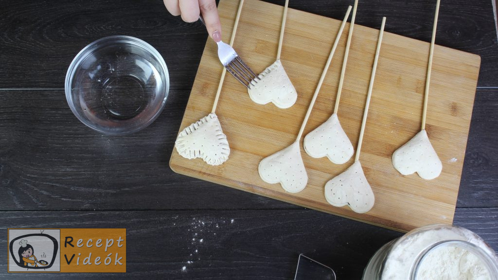 Valentin napi süti recept - lekváros mini szívek elkészítése 7. lépés