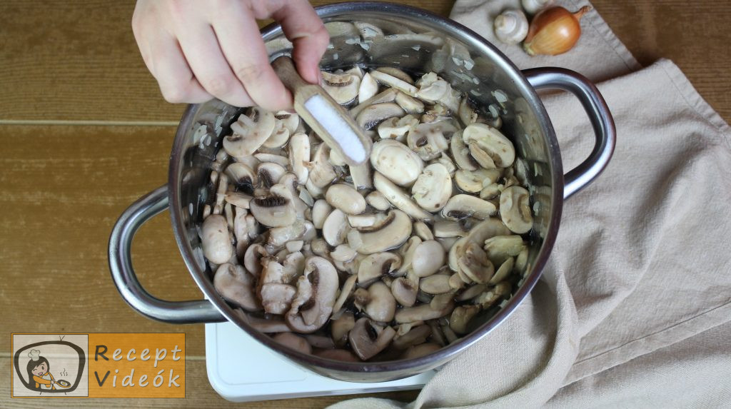 Gombakrémleves recept, gombakrémleves elkészítése 3. lépés
