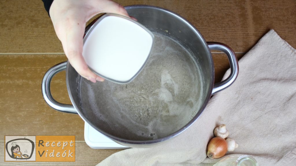 Gombakrémleves recept, gombakrémleves elkészítése 7. lépés