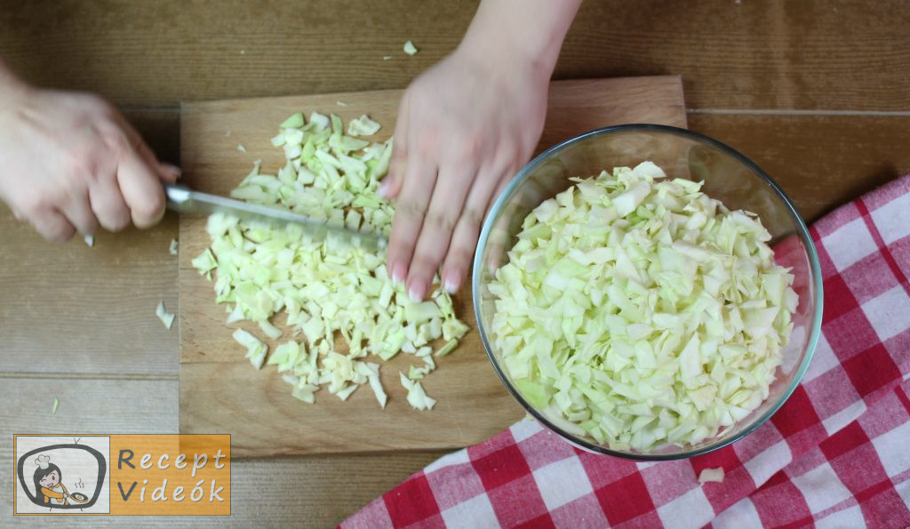 Egyszerű káposztás tészta recept, egyszerű káposztás tészta elkészítése 1. lépés