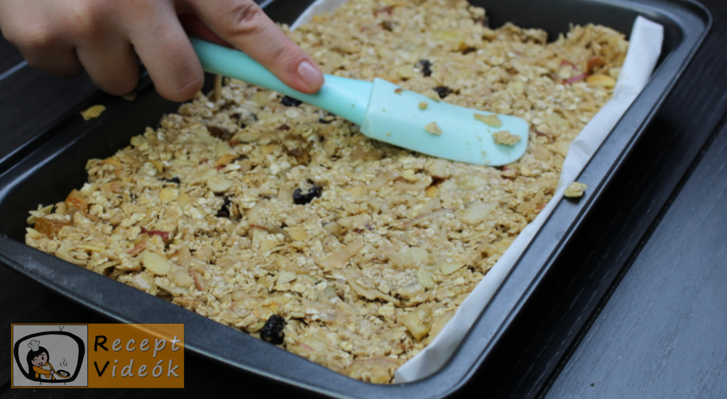 Müzliszelet házilag recept, müzliszelet házilag elkészítés 7. lépés