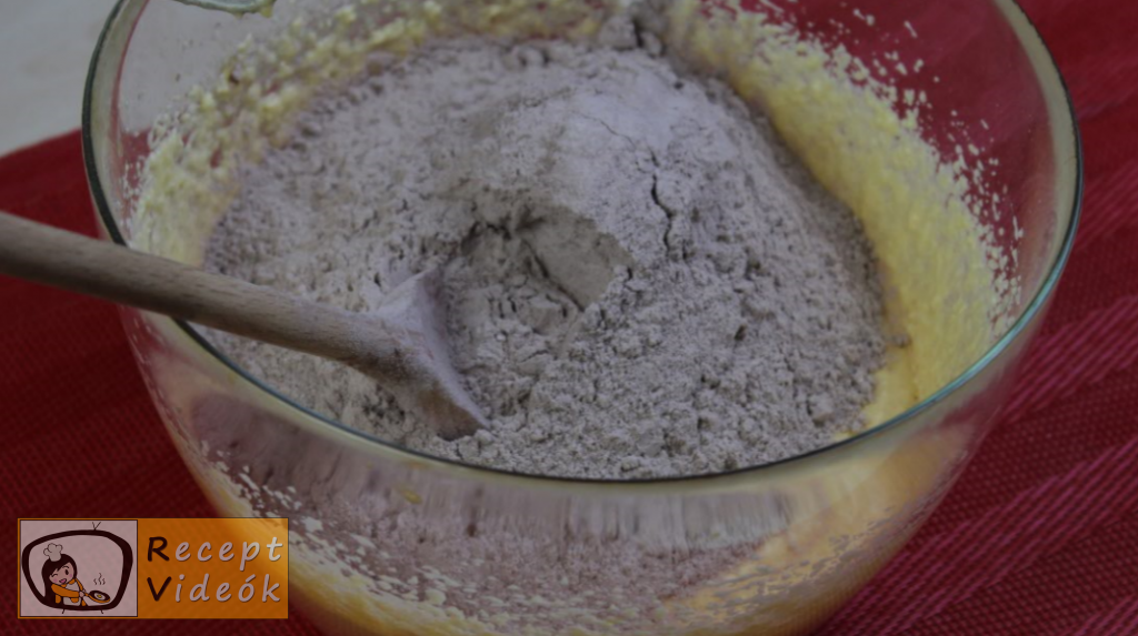 Valentin napi süti recept - valentin-napi mini vörös bársony torta elkészítése 6. lépés 